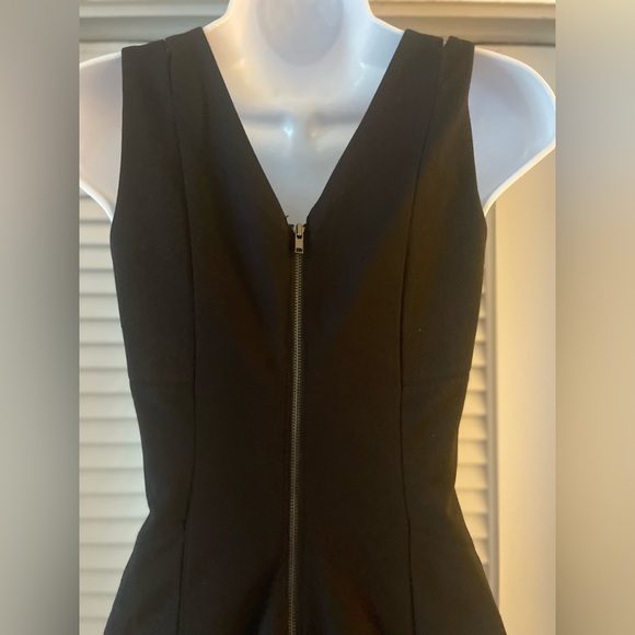 Evening cocktail dress with back zipper - Picture 3 of 6